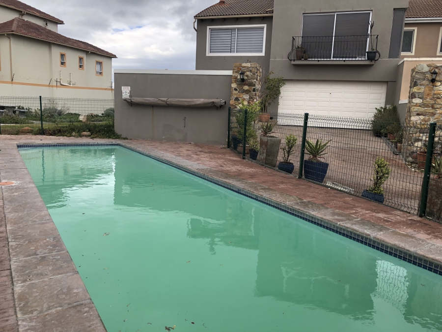 To Let 2 Bedroom Property for Rent in Muizenberg Western Cape